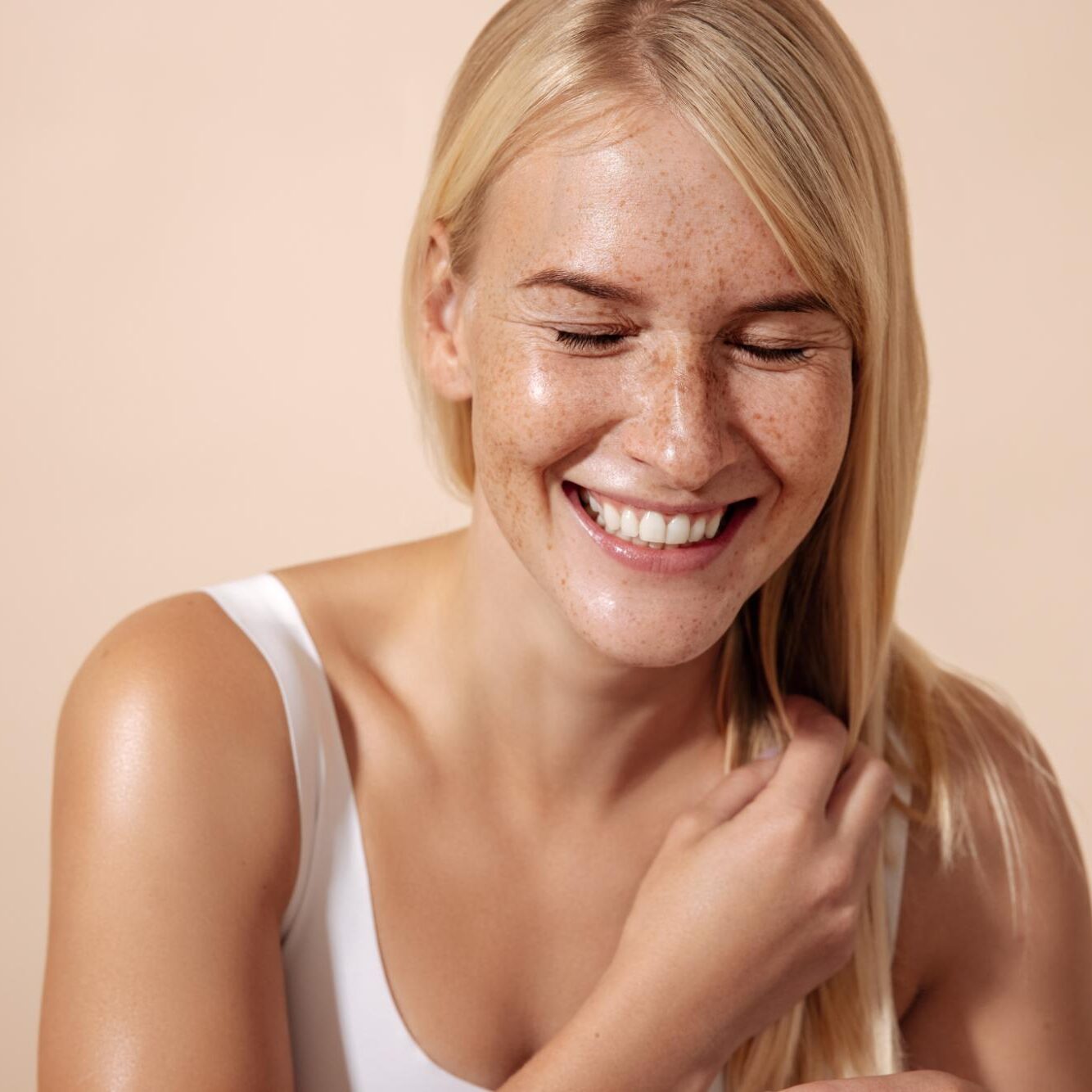 Woman Smiling Portrait-1345003806 Woman Smiling Portrait-1345003806